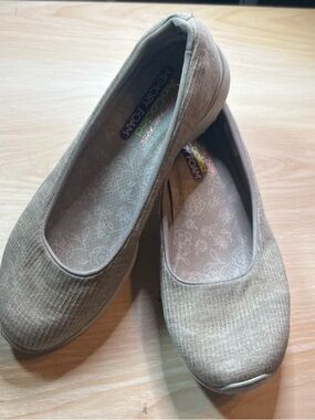 Sketchers Microburst Women's Slip-On Shoes featuring air cooled memory foam